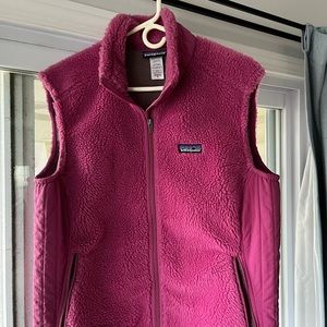 Patagonia XL vest. Fits more like Large.  In good condition—no rips/stains.